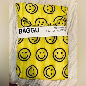 BAGGU smiley face 16”puffer laptop case